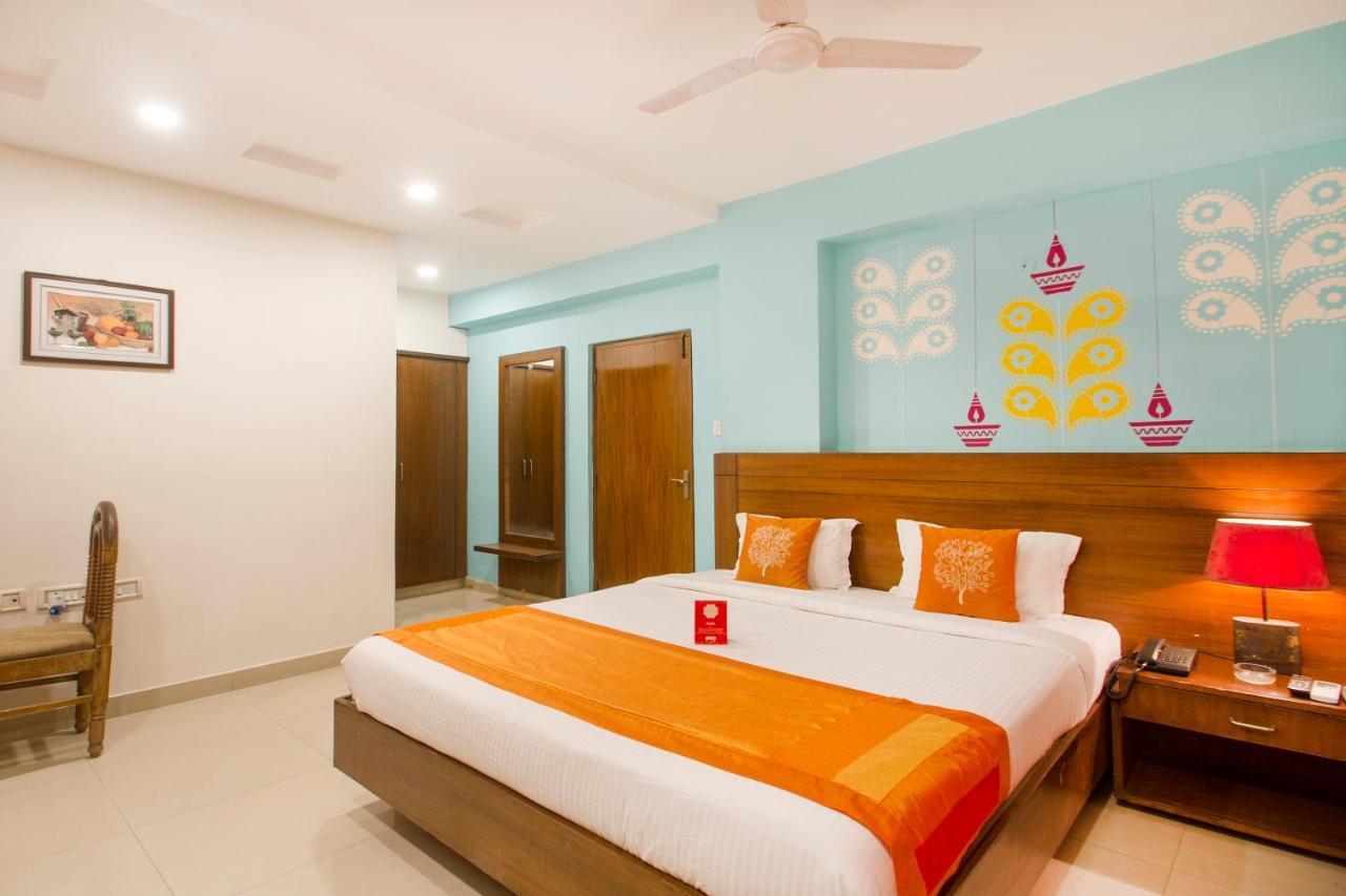 Vaccinated Staff - Oyo 11400 The Down Town Suites Hyderabad Exterior photo